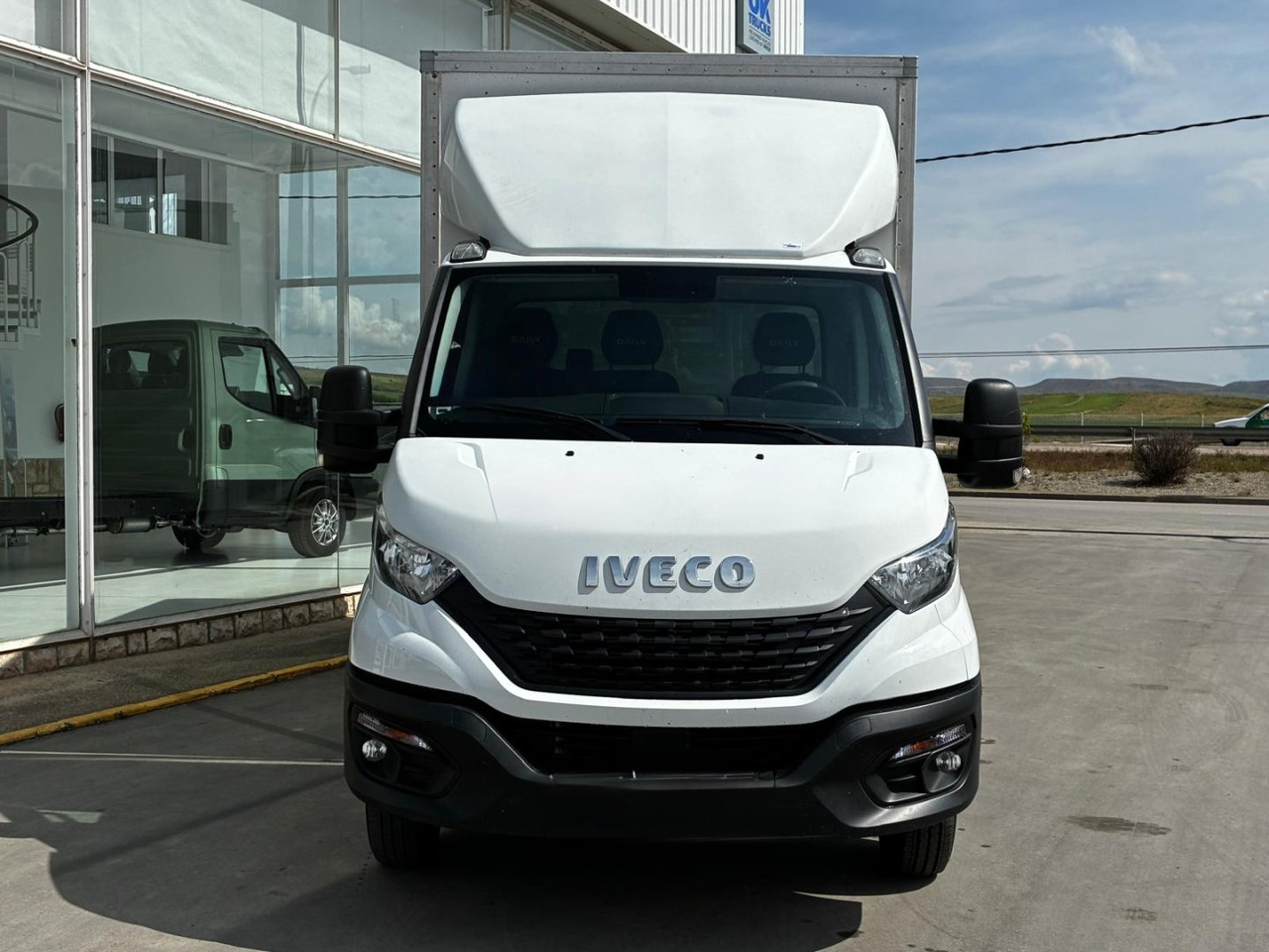 Caja cerrada IVECO 35C16 3.0 20m3 - Furgoneta: foto 2 Caja cerrada IVECO 35C16 3.0 20m3 - Furgoneta: foto 2