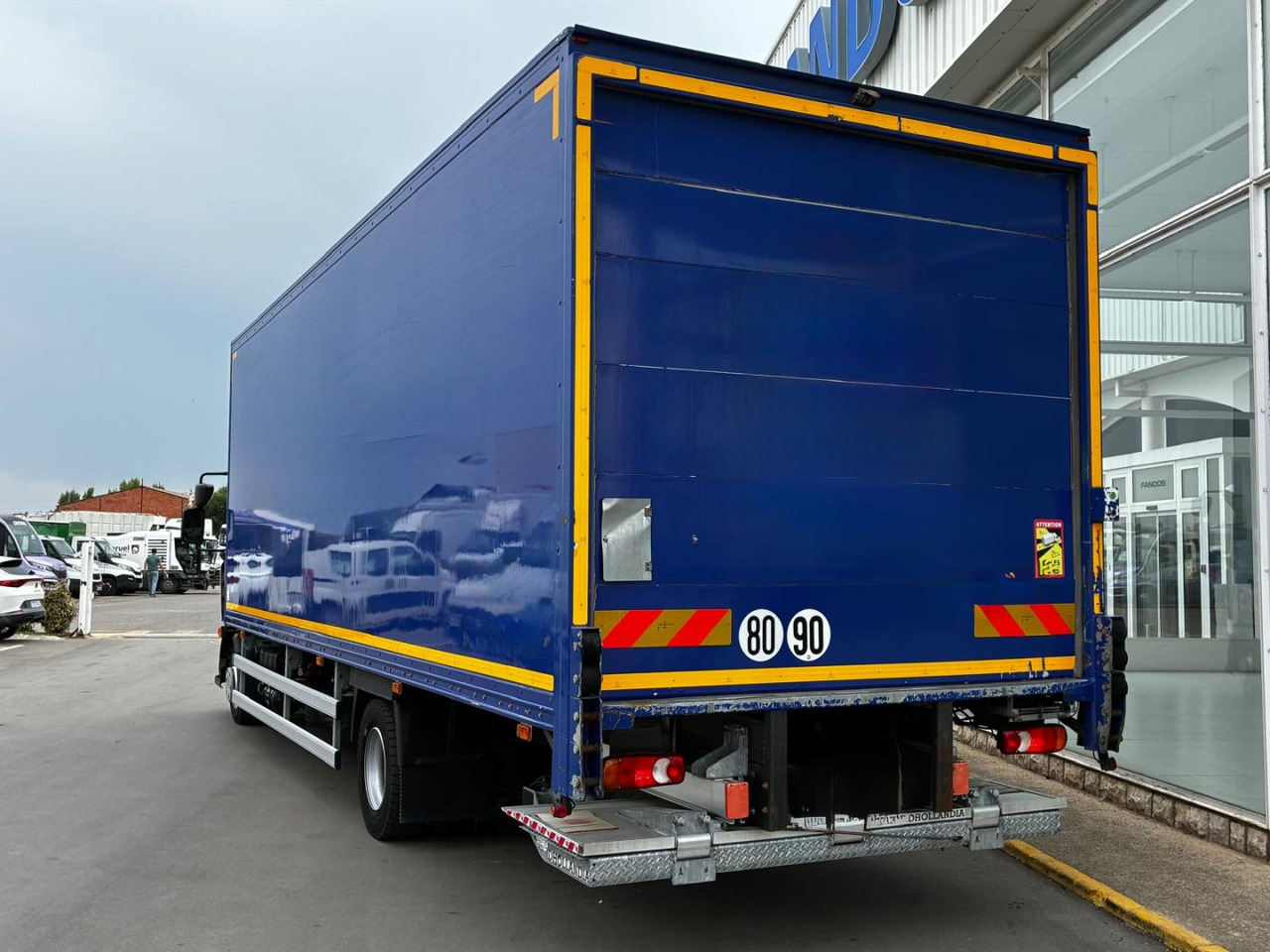 Caja cerrada Renault D120-210 - Camión caja cerrada: foto 4 Caja cerrada Renault D120-210 - Camión caja cerrada: foto 4