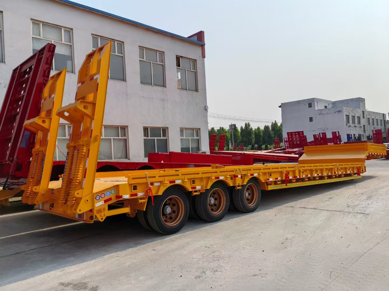 13M Low Bed Semi Trailer | 3 Axles | Heavy Duty Lowboy for Construction Machinery Transport - Góndola rebajadas semirremolque: foto 2 13M Low Bed Semi Trailer | 3 Axles | Heavy Duty Lowboy for Construction Machinery Transport - Góndola rebajadas semirremolque: foto 2