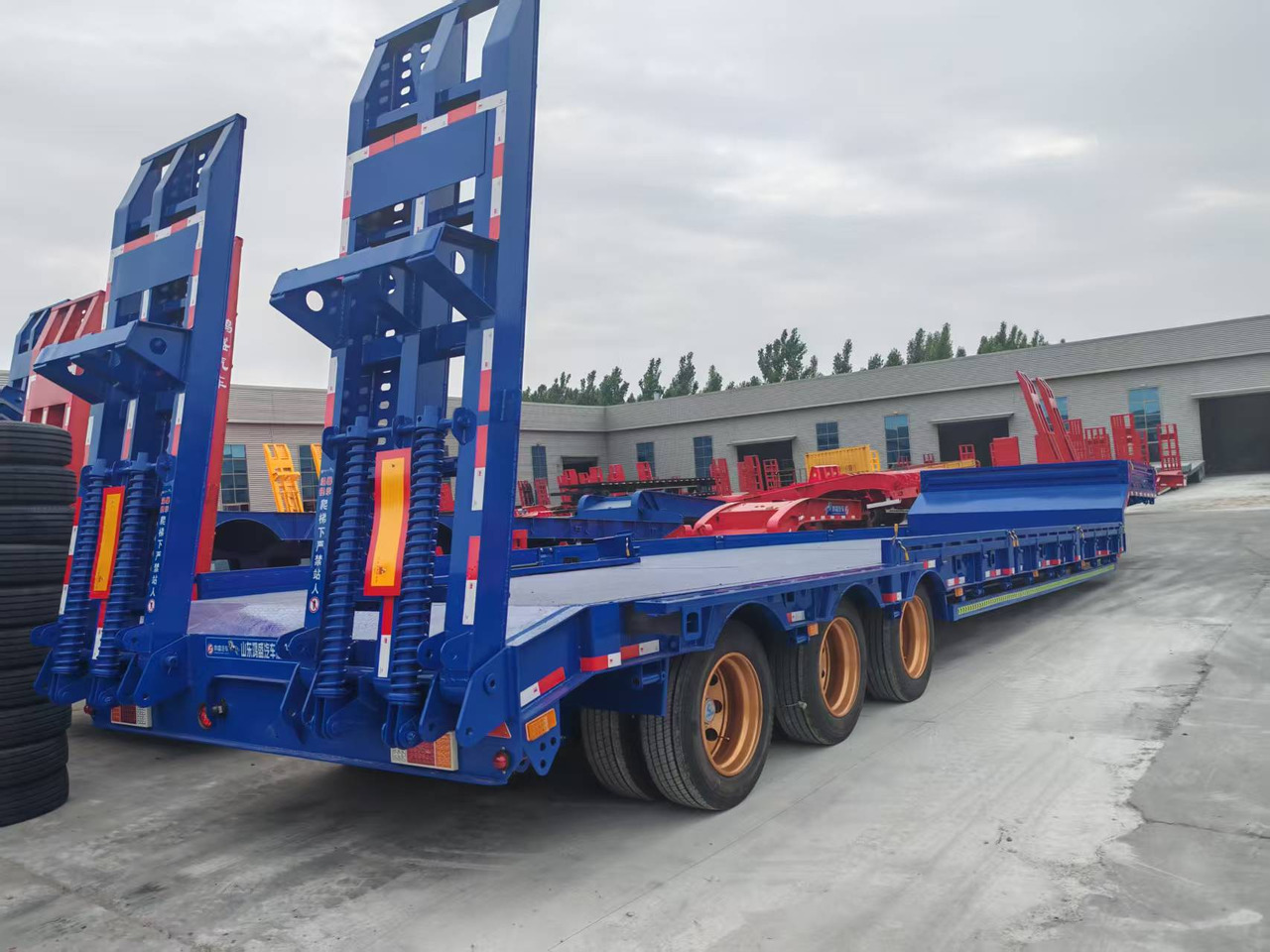 13M Low Bed Semi Trailer | 3 Axles | Heavy Duty Lowboy for Construction Machinery Transport - Góndola rebajadas semirremolque: foto 1 13M Low Bed Semi Trailer | 3 Axles | Heavy Duty Lowboy for Construction Machinery Transport - Góndola rebajadas semirremolque: foto 1