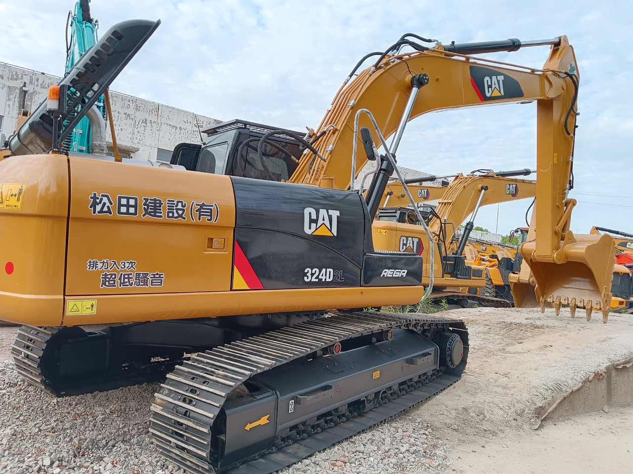 CATERPILLAR 324DL CAT 324 D2 L 330D2L 320D 323 - Excavadora de cadenas: foto 1 CATERPILLAR 324DL CAT 324 D2 L 330D2L 320D 323 - Excavadora de cadenas: foto 1