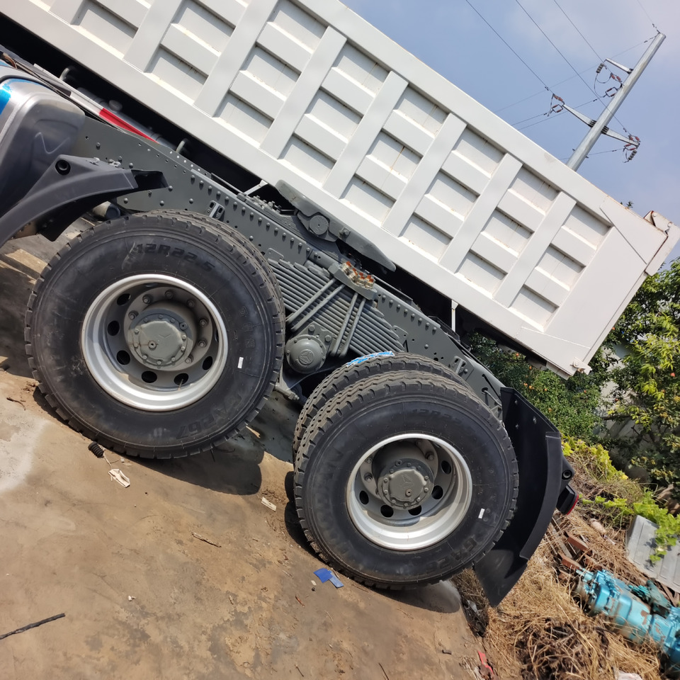 SINOTRUK HOWO 371 375 380 400 420 460HP - Cabeza tractora: foto 2 SINOTRUK HOWO 371 375 380 400 420 460HP - Cabeza tractora: foto 2