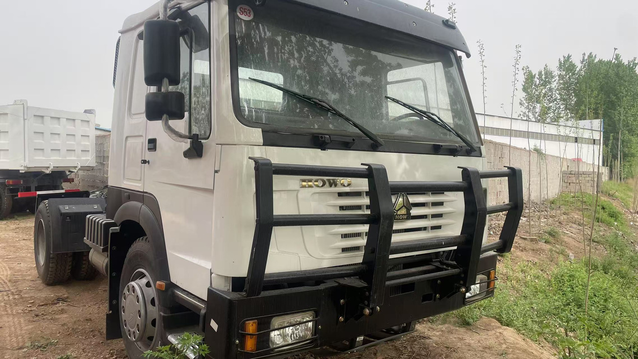 SINOTRUK HOWO 4*2 - Cabeza tractora: foto 1 SINOTRUK HOWO 4*2 - Cabeza tractora: foto 1
