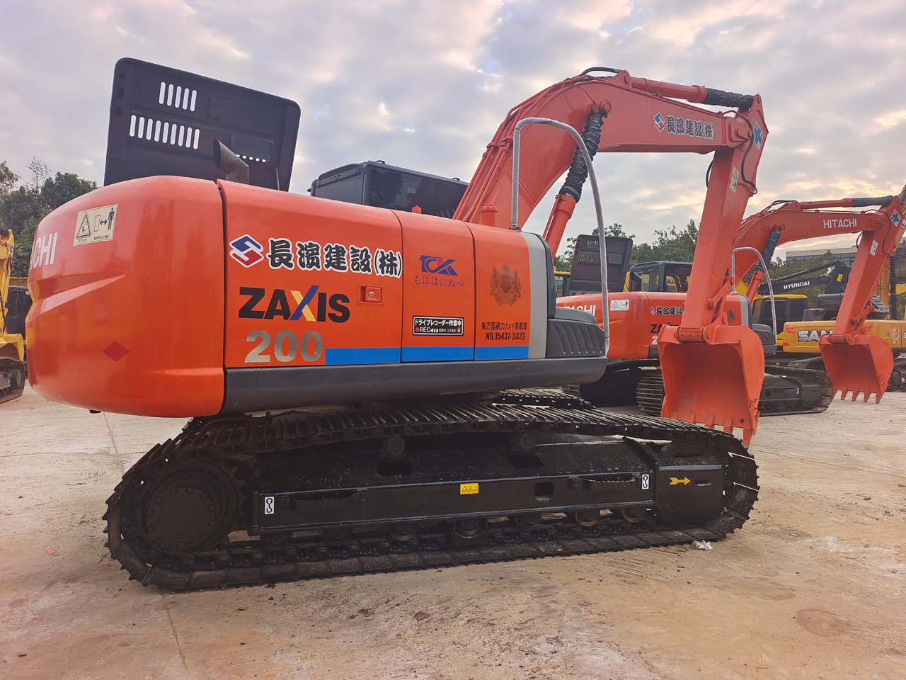 HITACHI ZX 200 - 3 - Excavadora de cadenas: foto 1 HITACHI ZX 200 - 3 - Excavadora de cadenas: foto 1