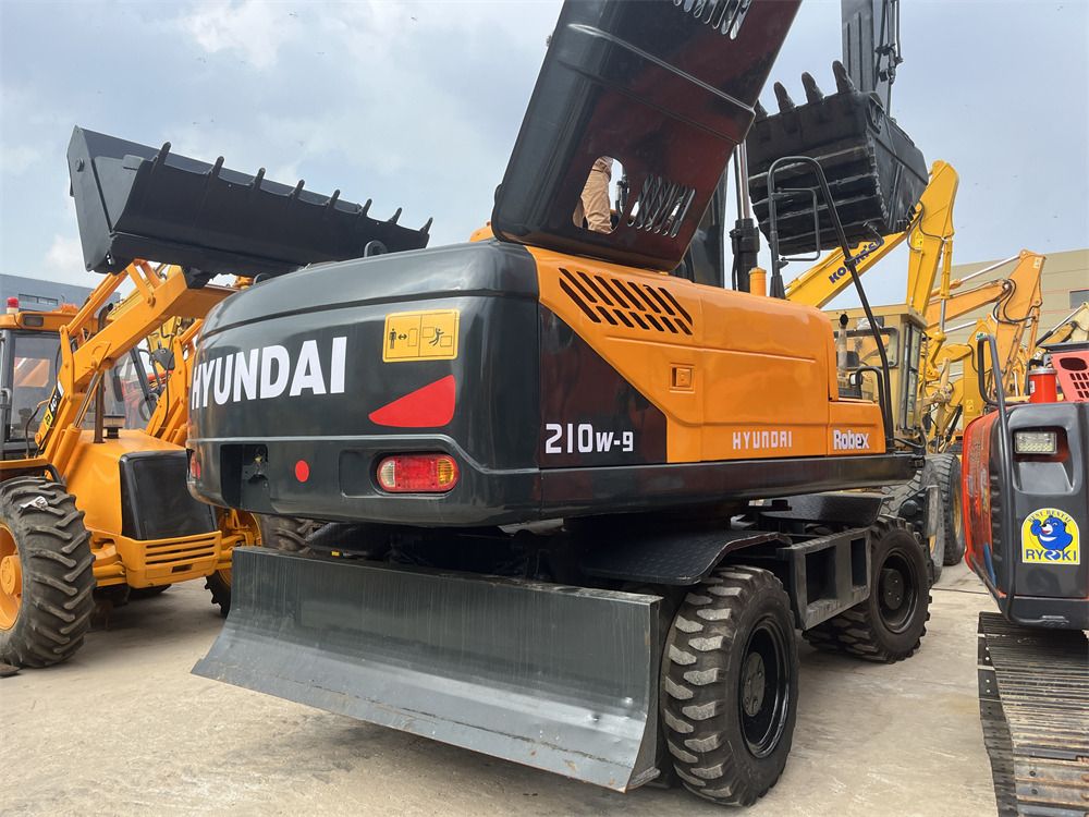 HYUNDAI 210W-9S China largest dealer - Excavadora de ruedas: foto 2 HYUNDAI 210W-9S China largest dealer - Excavadora de ruedas: foto 2