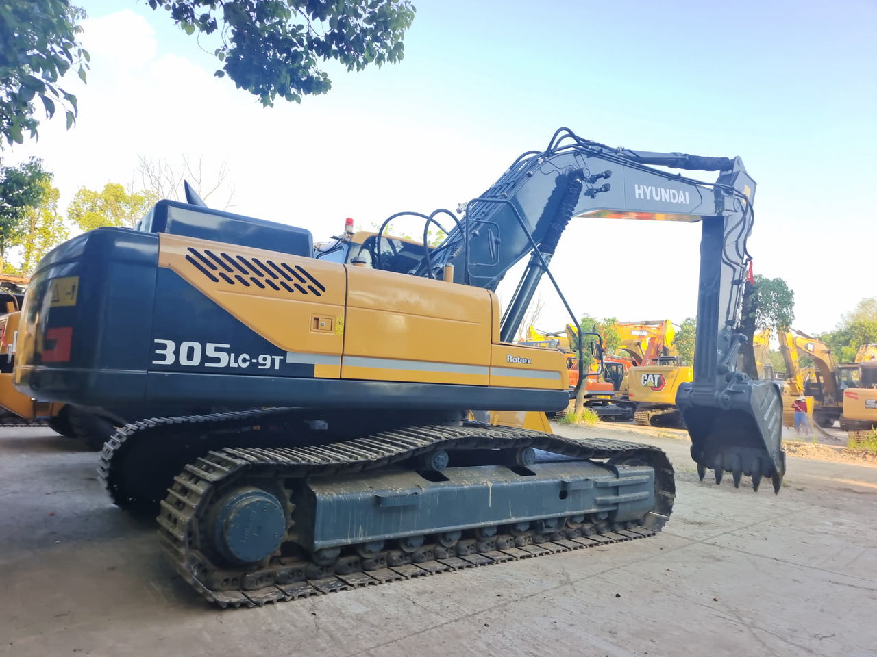 HYUNDAI 305LC-9T - Excavadora de cadenas: foto 1 HYUNDAI 305LC-9T - Excavadora de cadenas: foto 1
