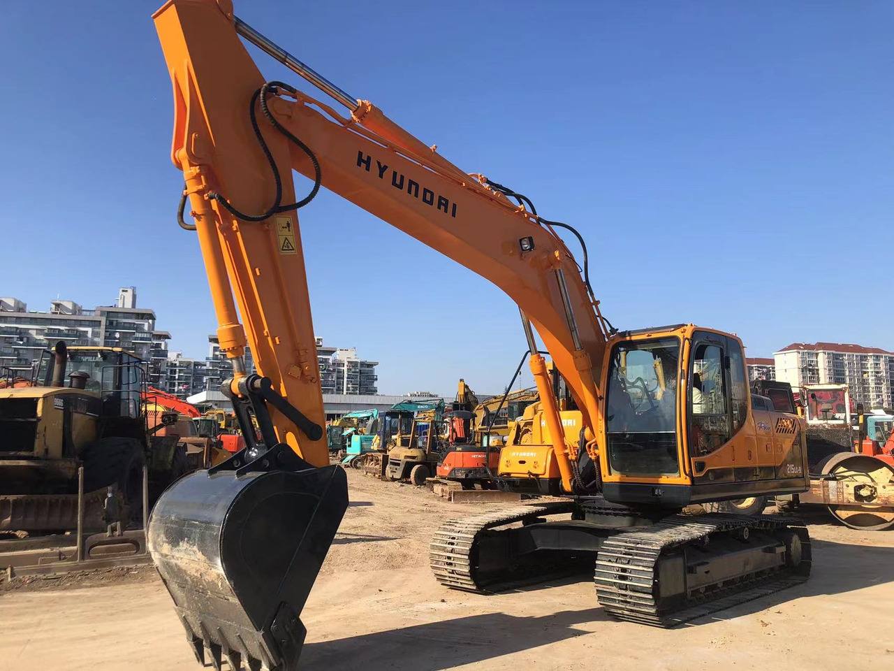HYUNDAI R 215-9 ROBEX 215 - 9 - Excavadora de cadenas: foto 1 HYUNDAI R 215-9 ROBEX 215 - 9 - Excavadora de cadenas: foto 1