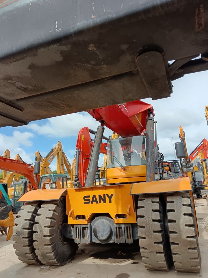 SANY SRSC45C30 Ready to ship now - Reach stacker: foto 2 SANY SRSC45C30 Ready to ship now - Reach stacker: foto 2