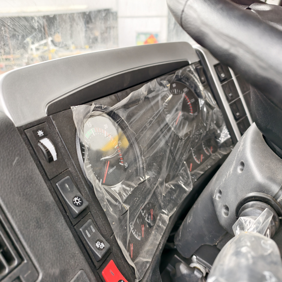 SHACMAN F3000 6*4 8*4 - Volquete camión: foto 2 SHACMAN F3000 6*4 8*4 - Volquete camión: foto 2