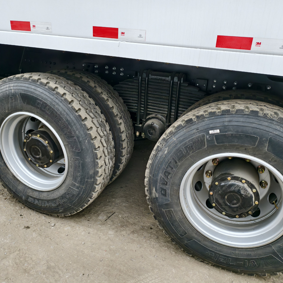 SHACMAN F3000 6*4 8*4 - Volquete camión: foto 3 SHACMAN F3000 6*4 8*4 - Volquete camión: foto 3