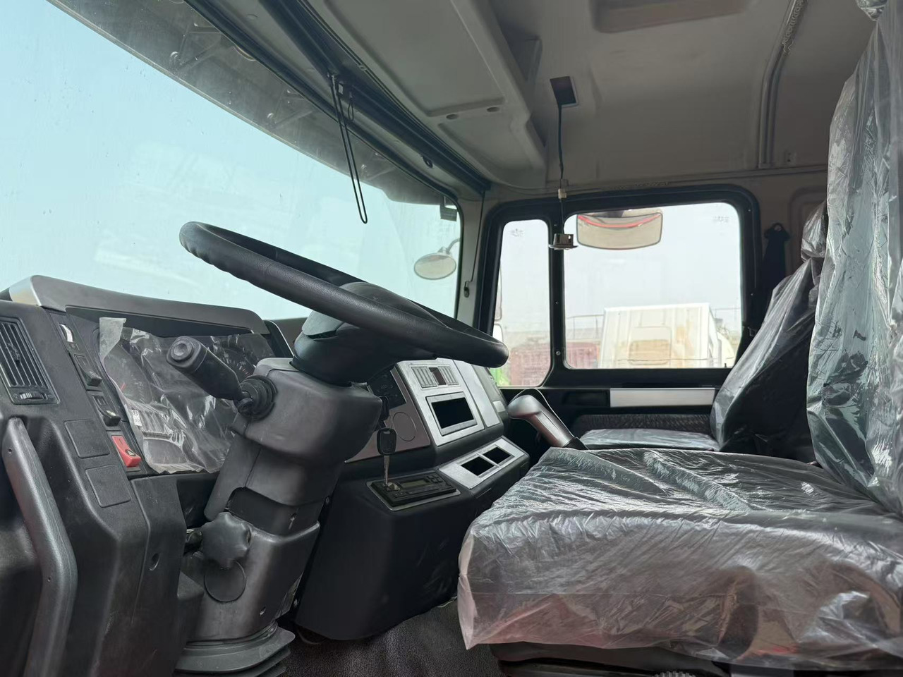 SHACMAN F3000 - Volquete camión: foto 1 SHACMAN F3000 - Volquete camión: foto 1