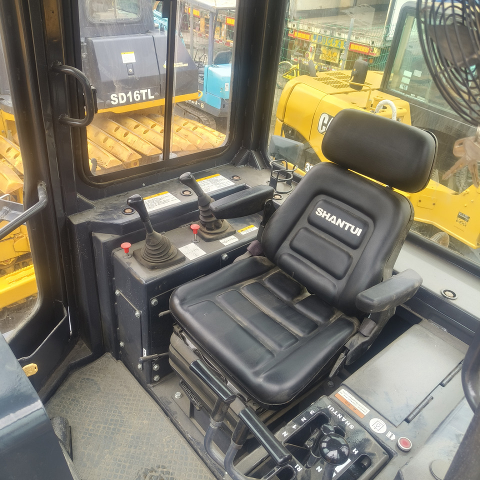 SHANTUI SD16 WITH RIPPER - Bulldozer: foto 4 SHANTUI SD16 WITH RIPPER - Bulldozer: foto 4