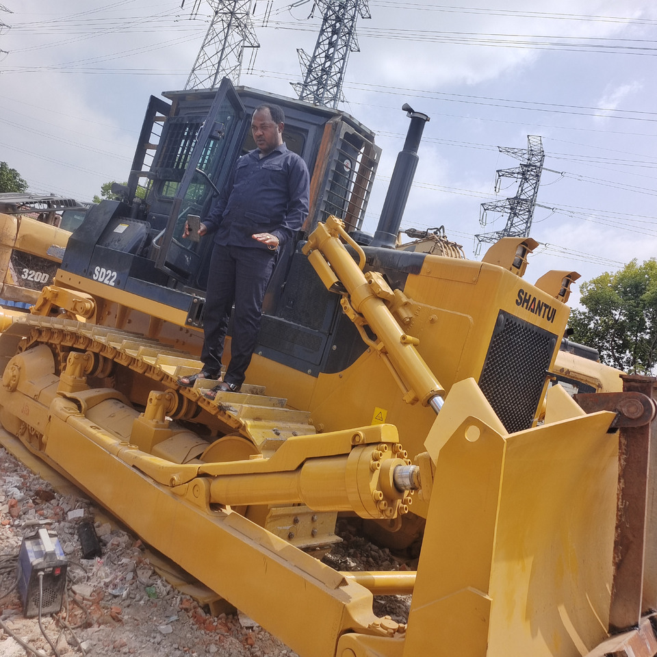 SHANTUI SD22 WITH clearing RAKE - Bulldozer: foto 4 SHANTUI SD22 WITH clearing RAKE - Bulldozer: foto 4
