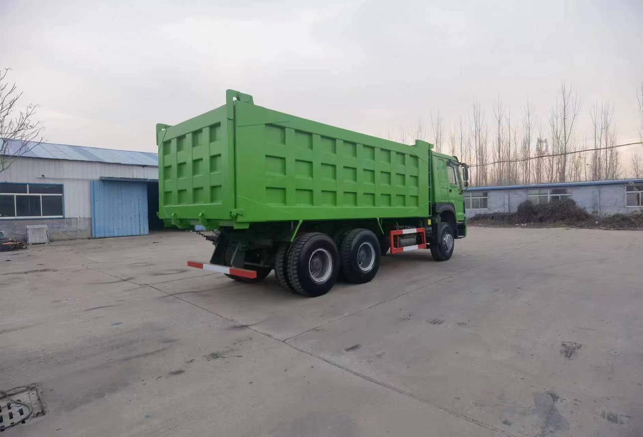 SINOTRUK HOWO 6*4 8*4 DUMP TRUCK - Volquete camión: foto 5 SINOTRUK HOWO 6*4 8*4 DUMP TRUCK - Volquete camión: foto 5