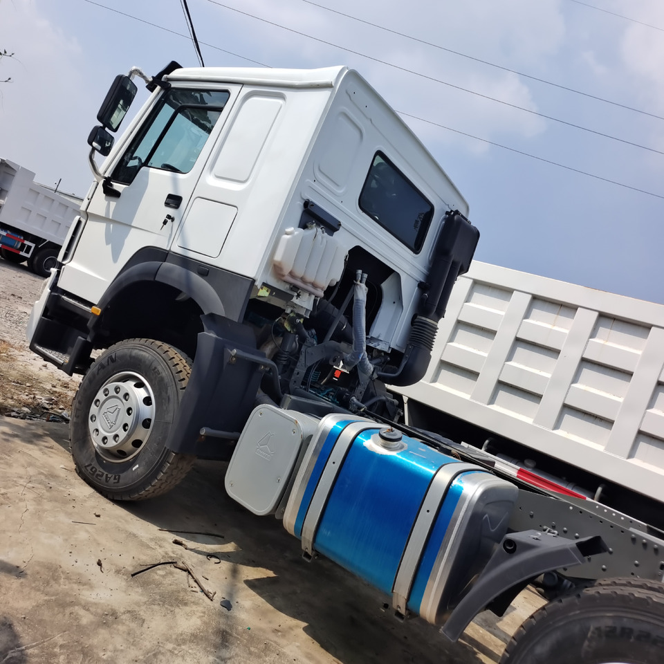 SINOTRUK HOWO 6*4 - Volquete remolque: foto 1 SINOTRUK HOWO 6*4 - Volquete remolque: foto 1