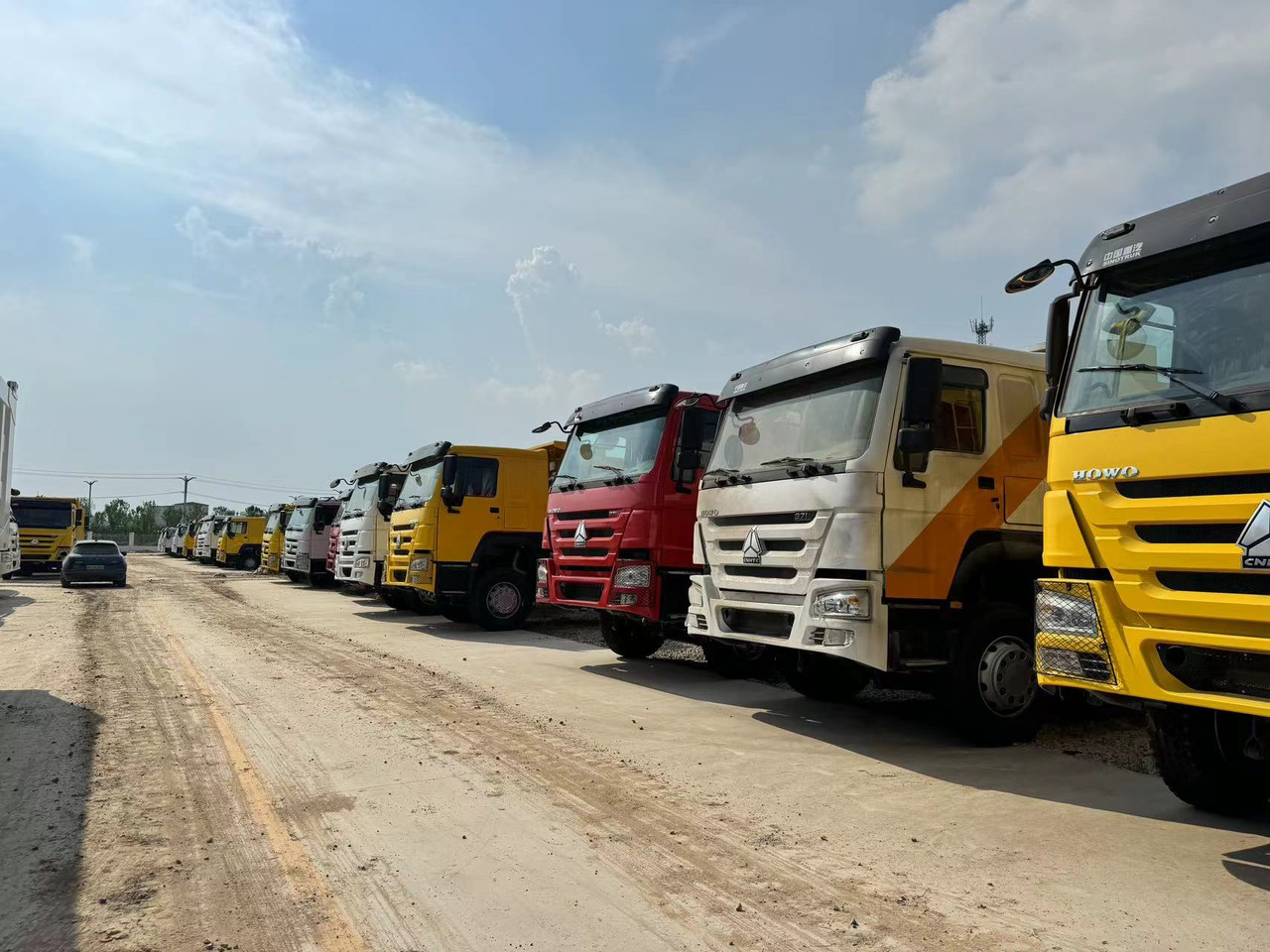 SINOTRUK HOWO 6*4 - Volquete camión: foto 1 SINOTRUK HOWO 6*4 - Volquete camión: foto 1