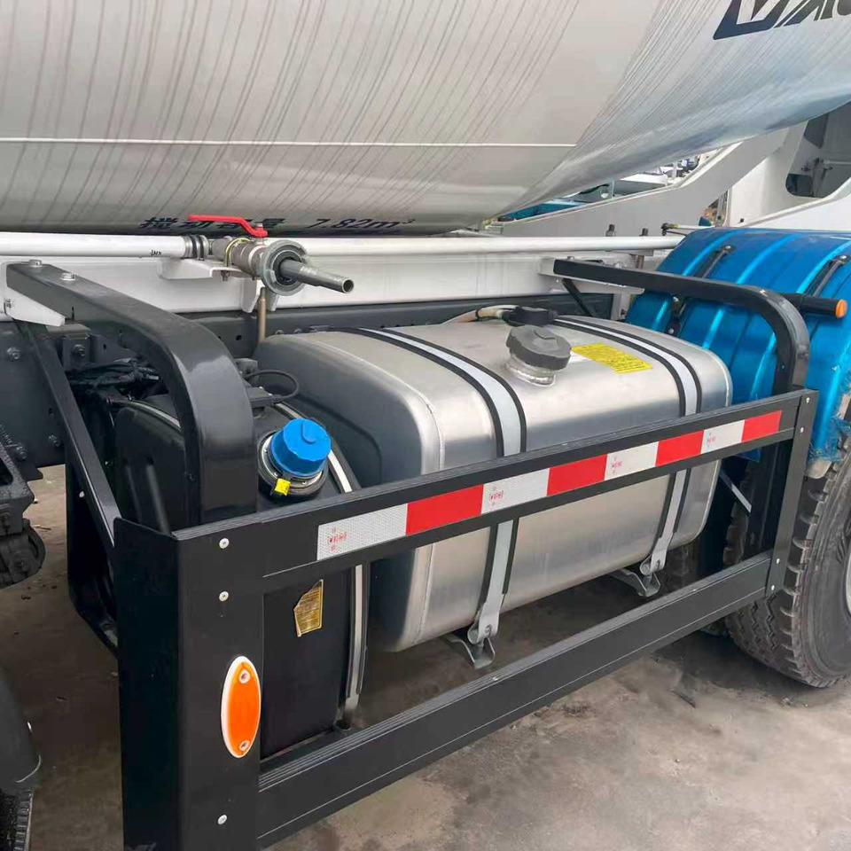 SINOTRUK HOWO TX350 EURO V Stage 5 - Camión hormigonera: foto 4 SINOTRUK HOWO TX350 EURO V Stage 5 - Camión hormigonera: foto 4