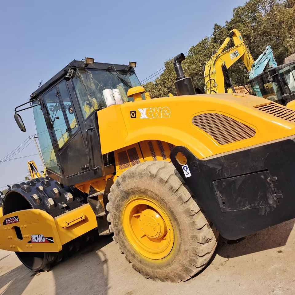 XCMG XS223J Goat Horn Vibratory Roller Compactor - Apisonadora de asfalto: foto 2 XCMG XS223J Goat Horn Vibratory Roller Compactor - Apisonadora de asfalto: foto 2