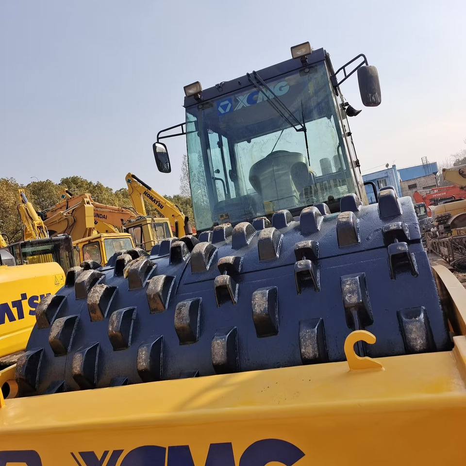 XCMG XS223J Tamping foot roller - Apisonadora de asfalto: foto 1 XCMG XS223J Tamping foot roller - Apisonadora de asfalto: foto 1