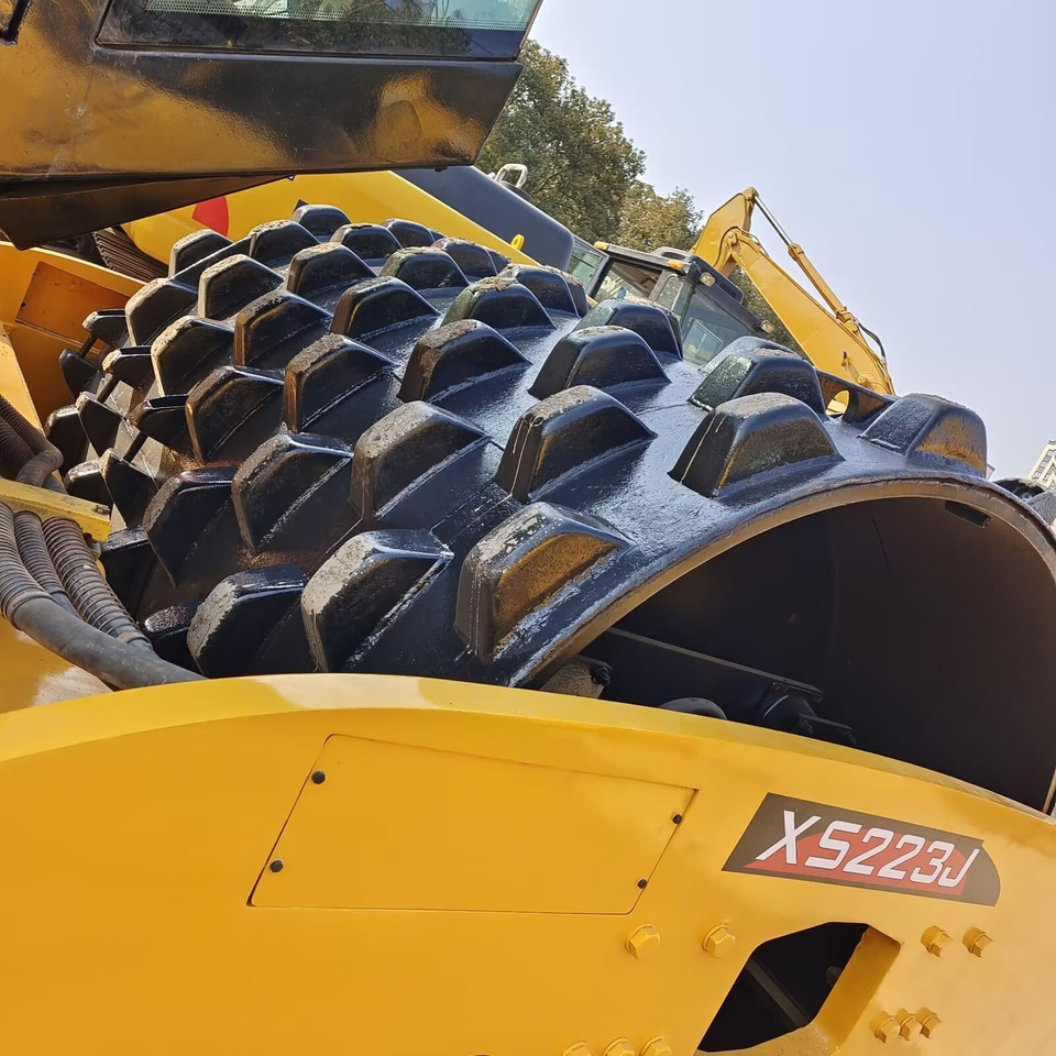 XCMG XS223J Tamping foot roller - Apisonadora de asfalto: foto 5 XCMG XS223J Tamping foot roller - Apisonadora de asfalto: foto 5