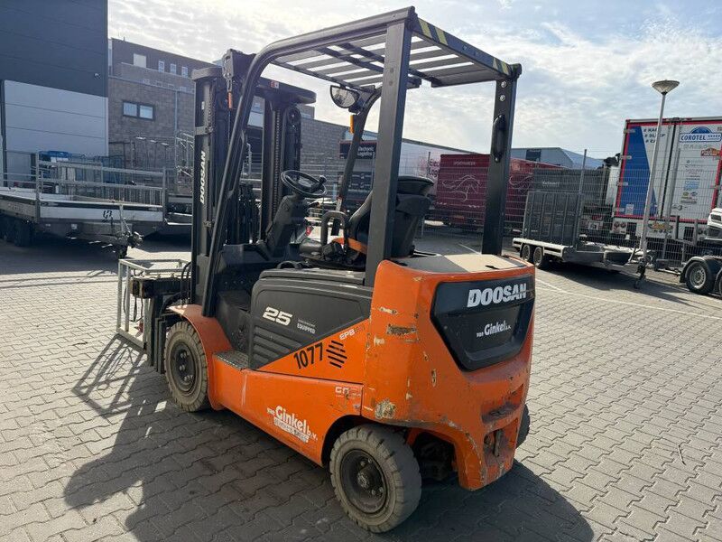 Doosan B 25 NS - Carretilla elevadora eléctrica: foto 5 Doosan B 25 NS - Carretilla elevadora eléctrica: foto 5