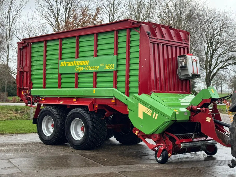 Strautmann Giga vitesse CFS 3601 Ladewagen - Maquinaria agrícola: foto 1 Strautmann Giga vitesse CFS 3601 Ladewagen - Maquinaria agrícola: foto 1