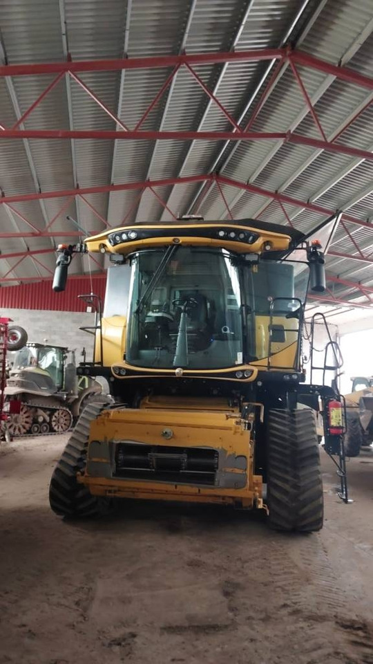 New Holland CR 9.90 - Cosechadora de granos: foto 2 New Holland CR 9.90 - Cosechadora de granos: foto 2