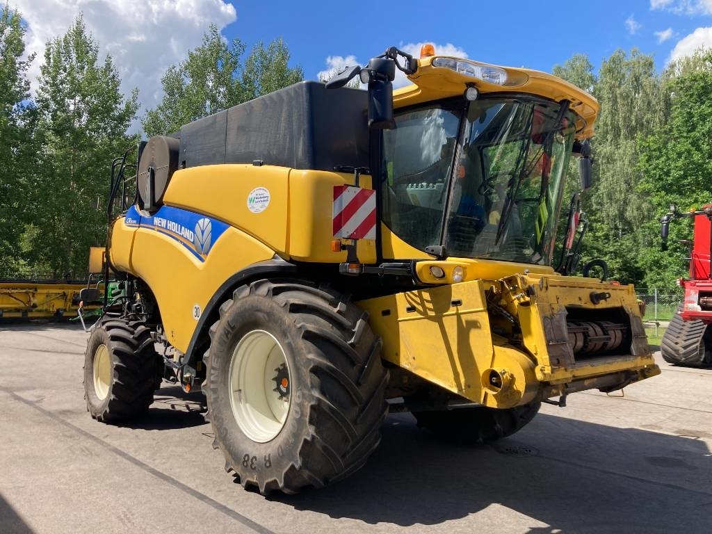 New Holland CR 9090 - Cosechadora de granos: foto 1 New Holland CR 9090 - Cosechadora de granos: foto 1