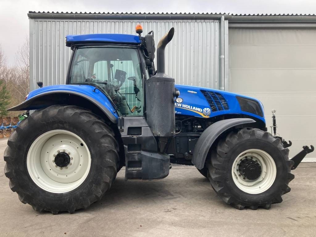 New Holland T 8.320 AC - Tractor: foto 2 New Holland T 8.320 AC - Tractor: foto 2