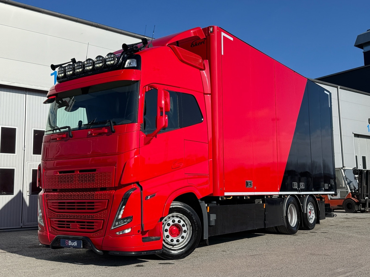 Fjärrbil Volvo FH13 6x2 I-Shift -2023 | Ekeri | Full-luft - Camión caja cerrada: foto 1 Fjärrbil Volvo FH13 6x2 I-Shift -2023 | Ekeri | Full-luft - Camión caja cerrada: foto 1