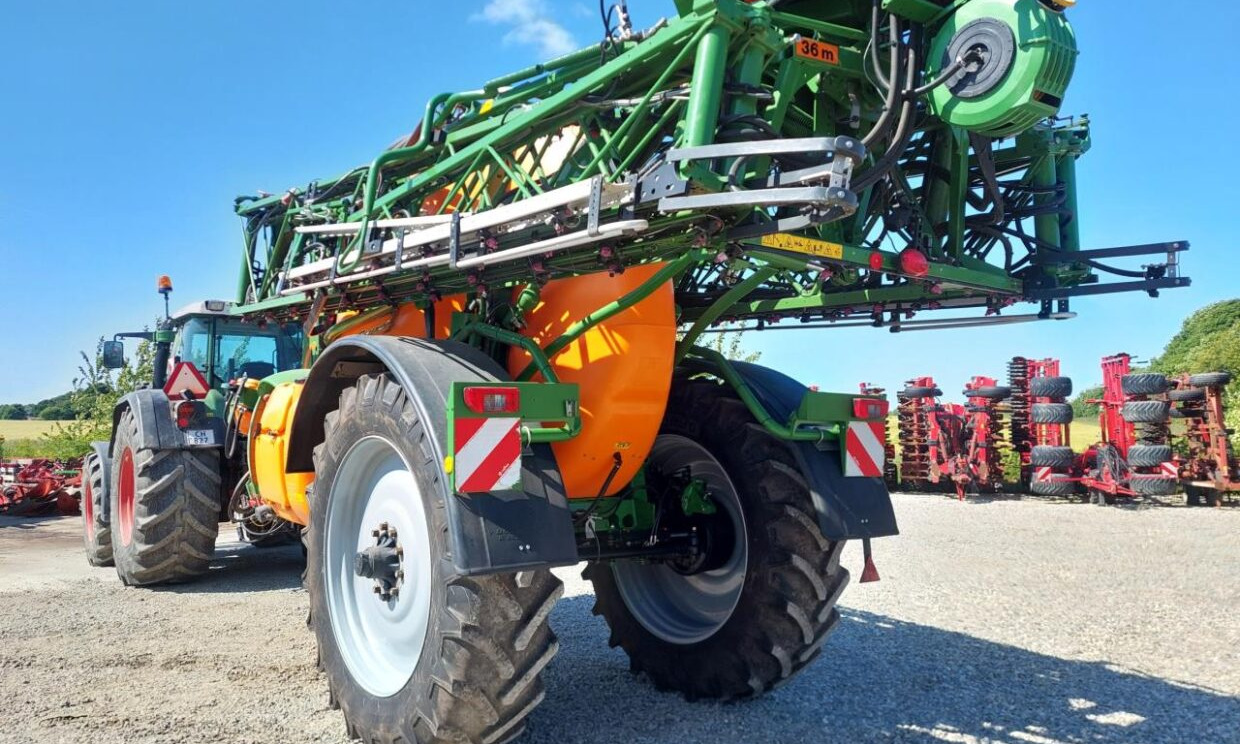 Amazone UX 6200 SUPER - 36-30-24m - Pulverizador arrastrado: foto 4 Amazone UX 6200 SUPER - 36-30-24m - Pulverizador arrastrado: foto 4