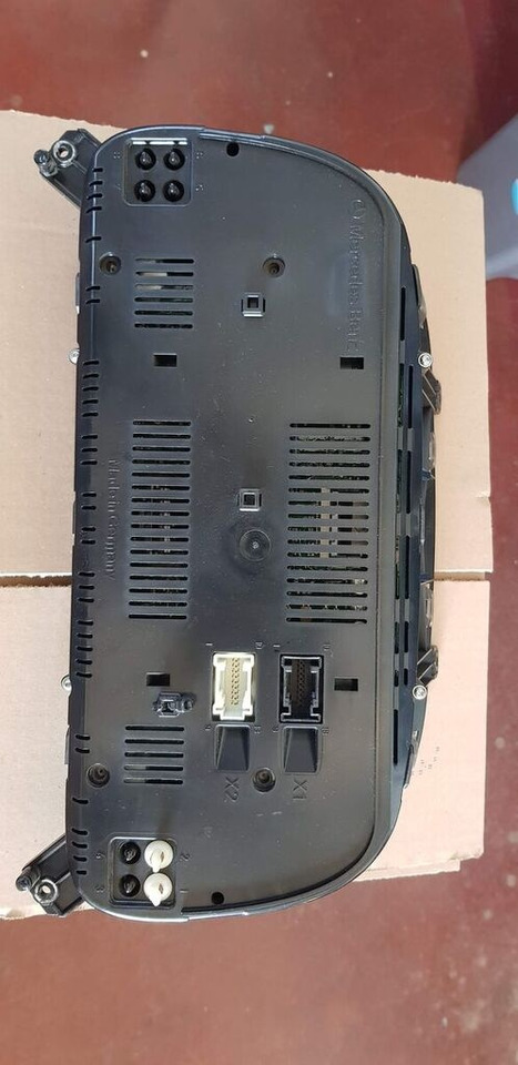 Mercedes-Benz instrumend panel Mercedes-Benz ACTROS MP2 - Salpicadero para Camión: foto 2 Mercedes-Benz instrumend panel Mercedes-Benz ACTROS MP2 - Salpicadero para Camión: foto 2