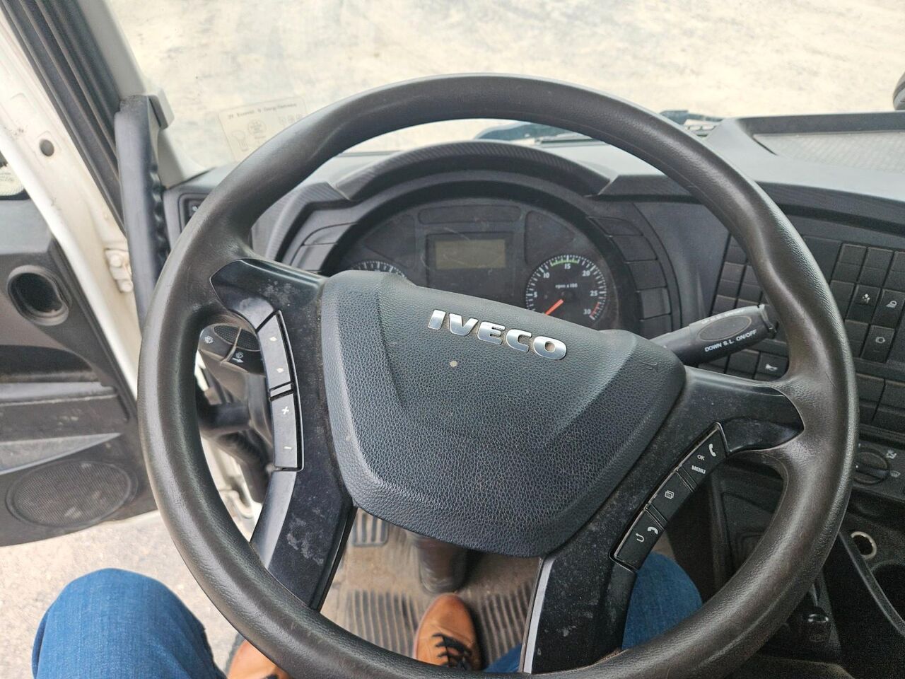 Iveco Trakker 330 Dreiseitenkipper Meiller TOP - Volquete camión: foto 5 Iveco Trakker 330 Dreiseitenkipper Meiller TOP - Volquete camión: foto 5