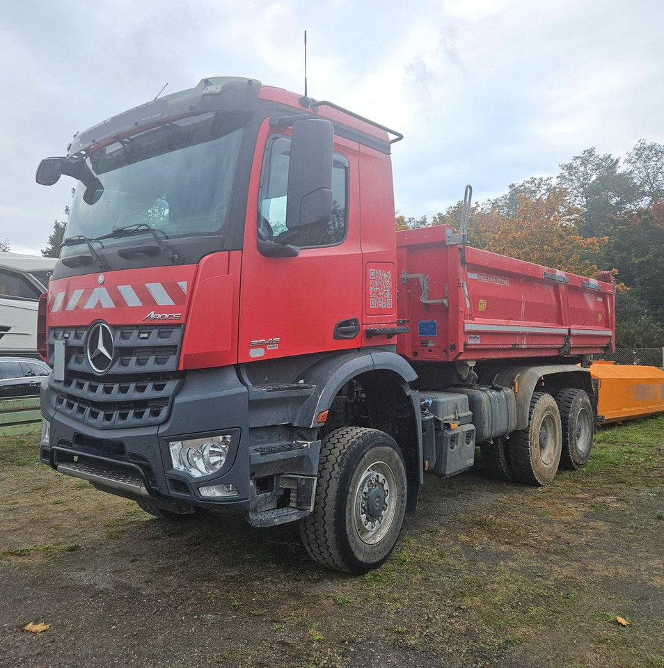 Mercedes-Benz Arocs 3346 6x6 Dreiseitenkipper mit Bordmatik - Volquete camión: foto 1 Mercedes-Benz Arocs 3346 6x6 Dreiseitenkipper mit Bordmatik - Volquete camión: foto 1