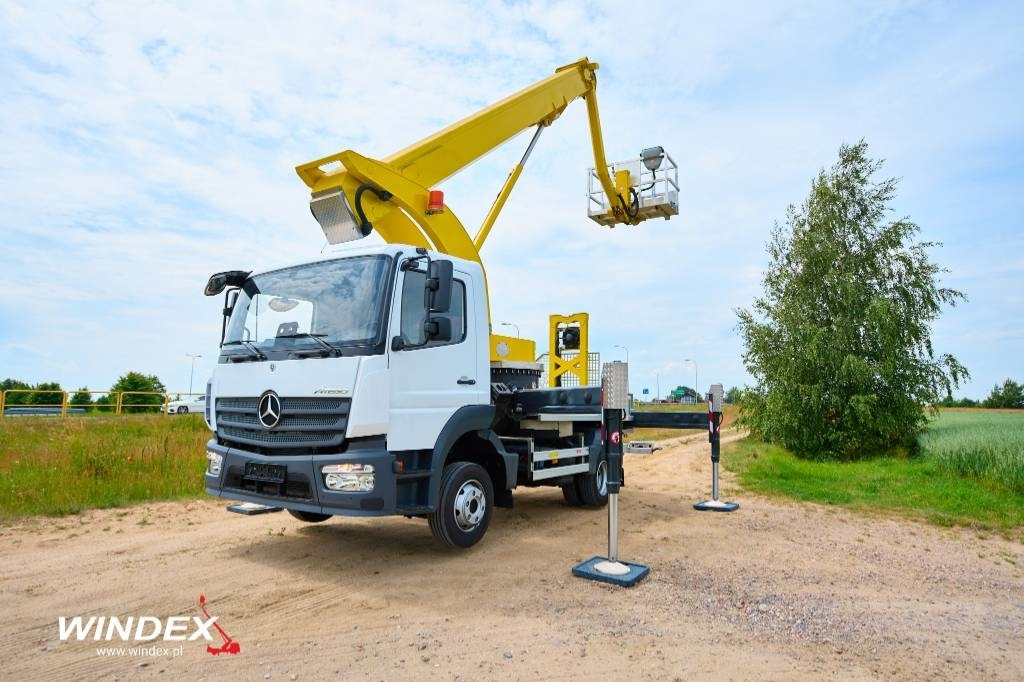 Camión con plataforma elevadora Palfinger P 300 KS: foto 15