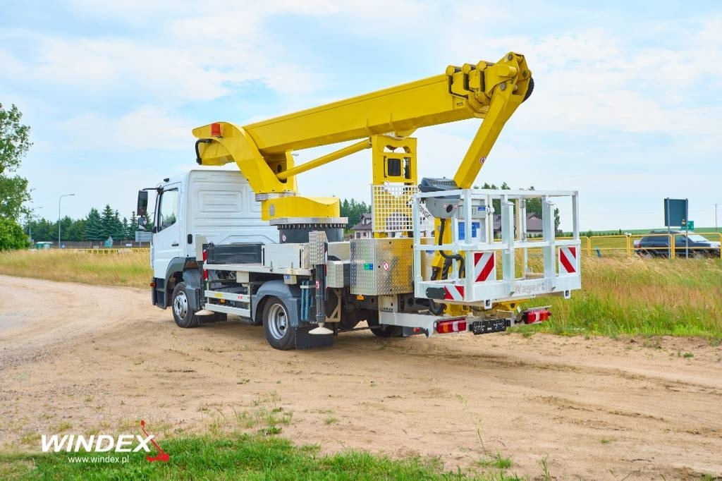 Camión con plataforma elevadora Palfinger P 300 KS: foto 6