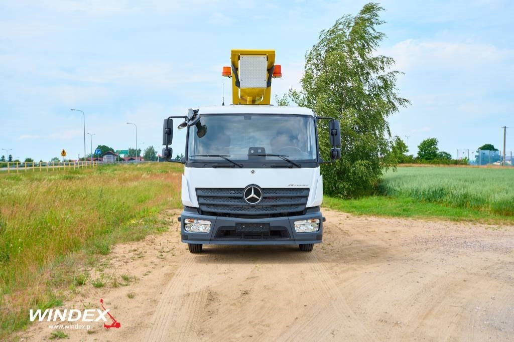 Camión con plataforma elevadora Palfinger P 300 KS: foto 8