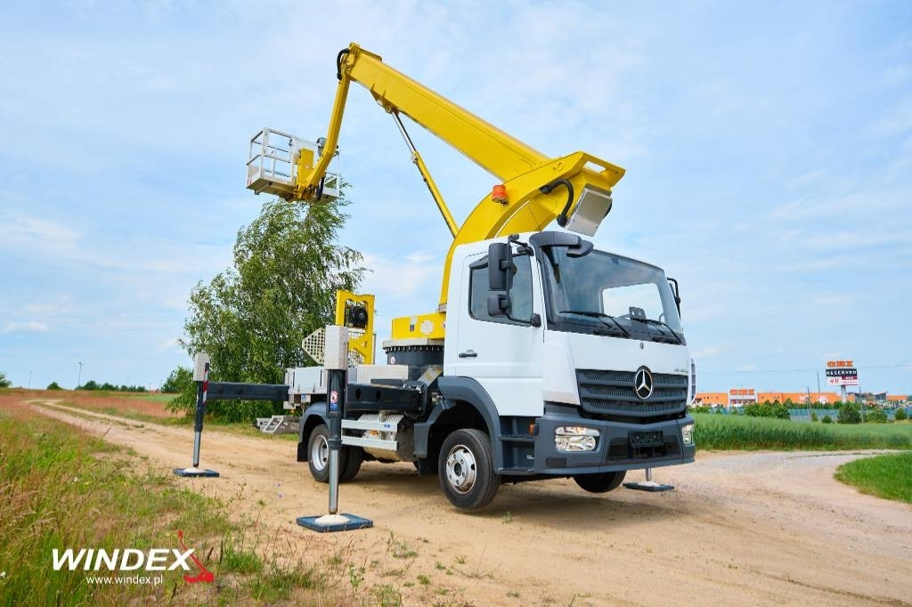 Camión con plataforma elevadora Palfinger P 300 KS: foto 16