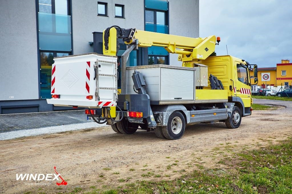 VERSALIFT VT-51-NF - Camión con plataforma elevadora: foto 3 VERSALIFT VT-51-NF - Camión con plataforma elevadora: foto 3