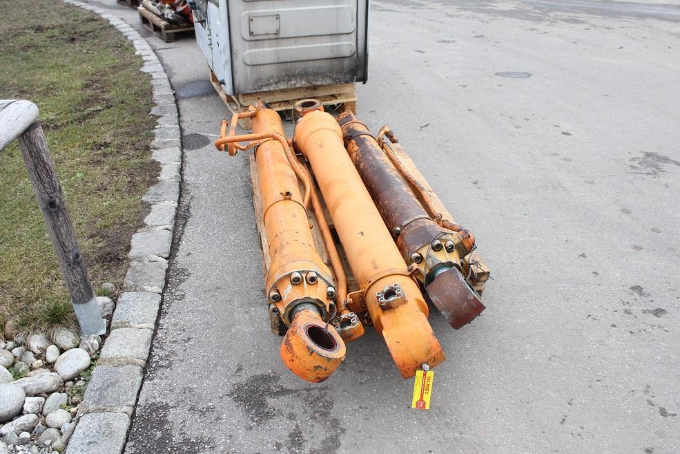 Hitachi FH 220 LC - Cilindro hidráulico para Maquinaria de construcción: foto 2 Hitachi FH 220 LC - Cilindro hidráulico para Maquinaria de construcción: foto 2