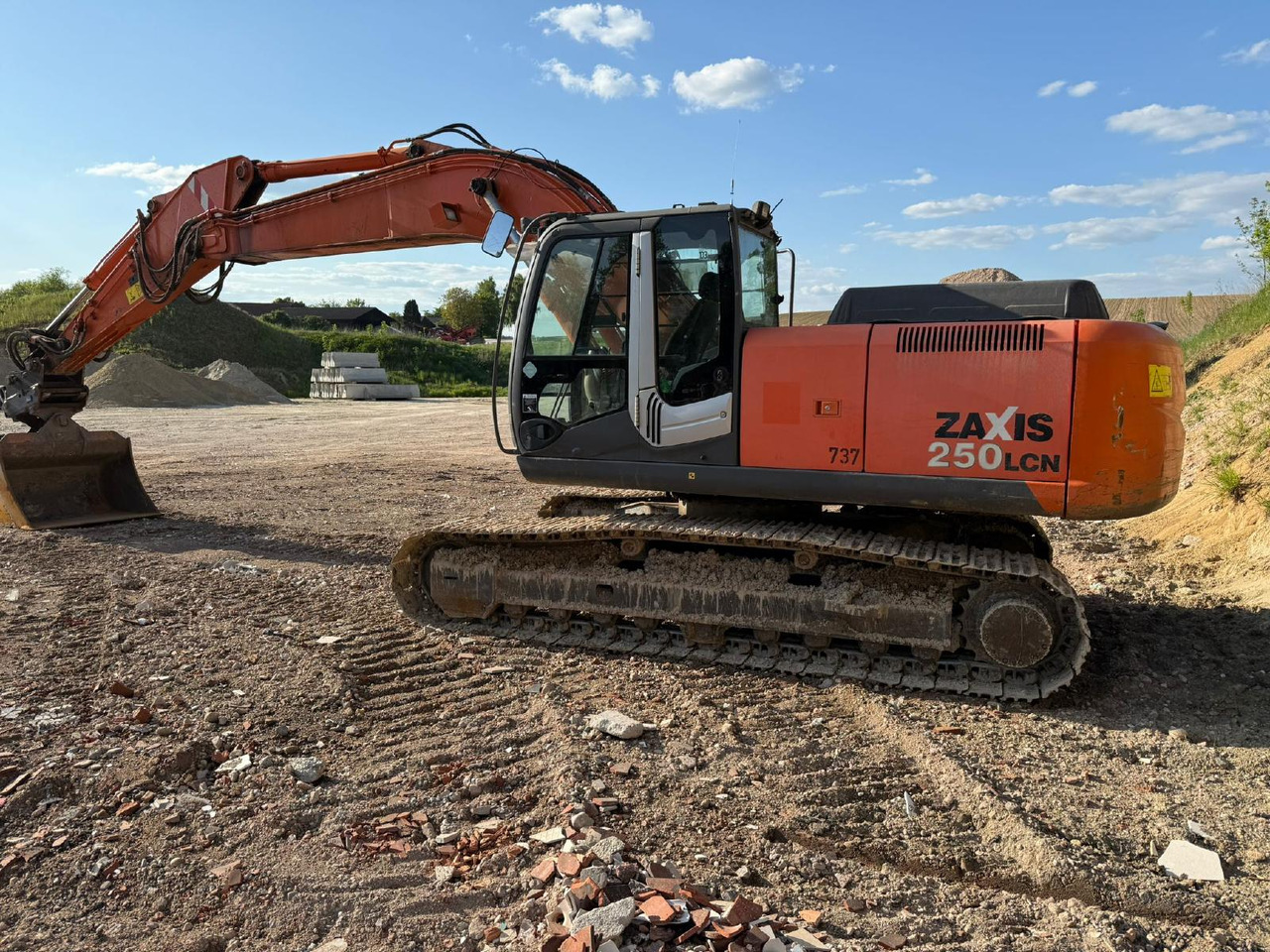 Excavadora de cadenas Hitachi ZX 250 LCN -3: foto 1