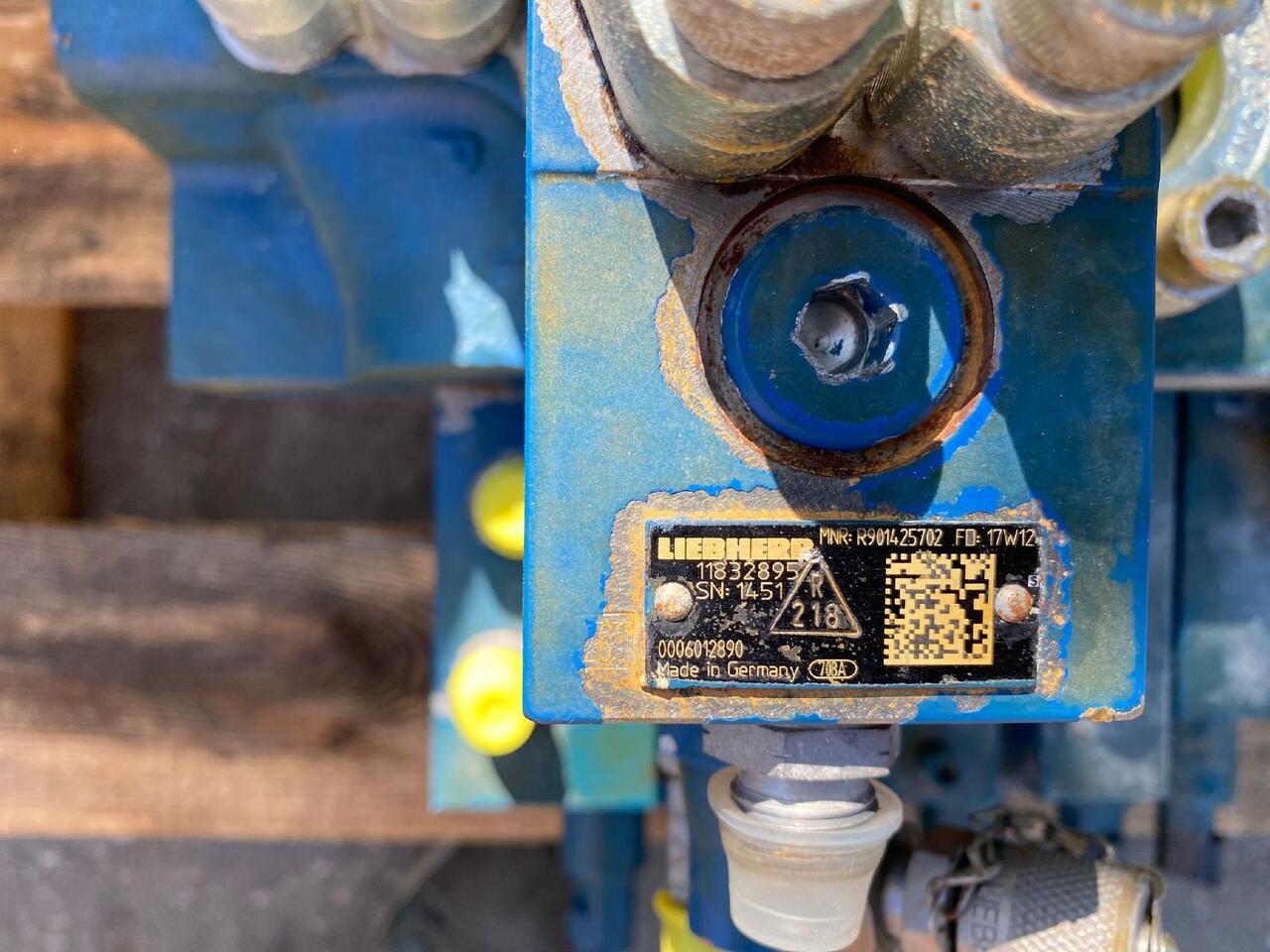 Liebherr L 566 - Válvula hidráulica para Maquinaria de construcción: foto 5 Liebherr L 566 - Válvula hidráulica para Maquinaria de construcción: foto 5