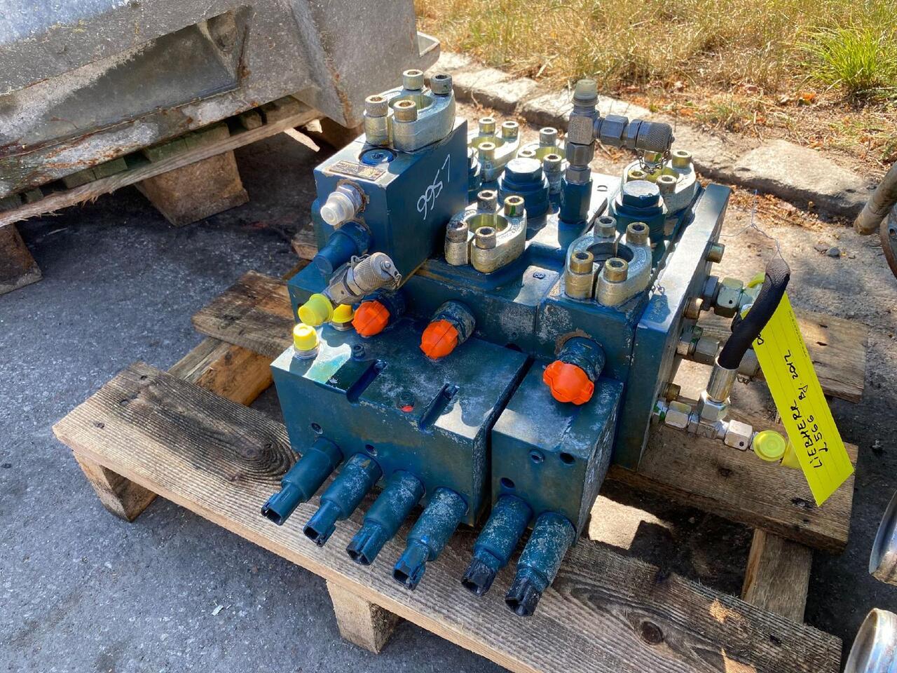 Liebherr L 566 - Válvula hidráulica para Maquinaria de construcción: foto 3 Liebherr L 566 - Válvula hidráulica para Maquinaria de construcción: foto 3