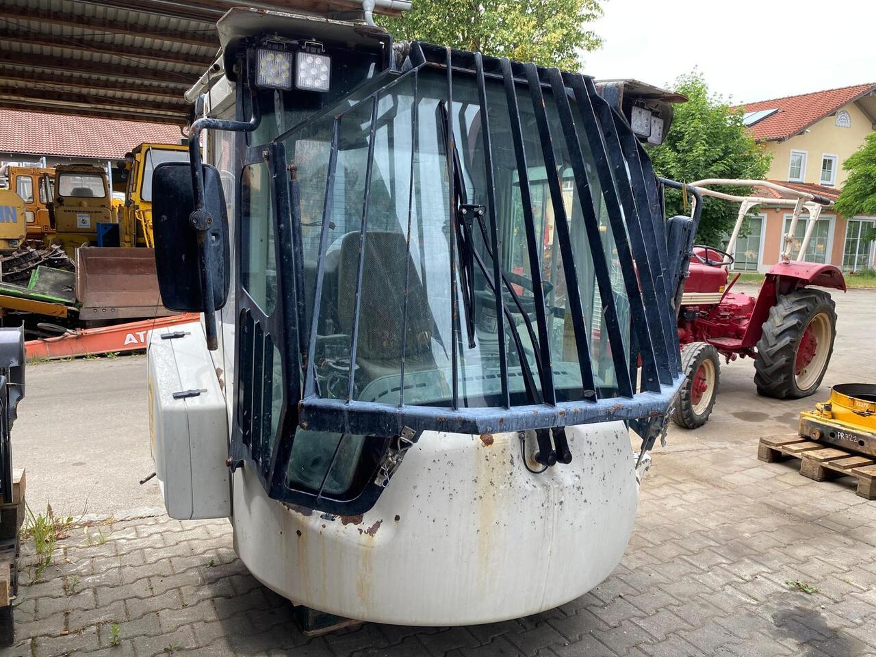 Liebherr L 566 - Cabina para Maquinaria de construcción: foto 1 Liebherr L 566 - Cabina para Maquinaria de construcción: foto 1