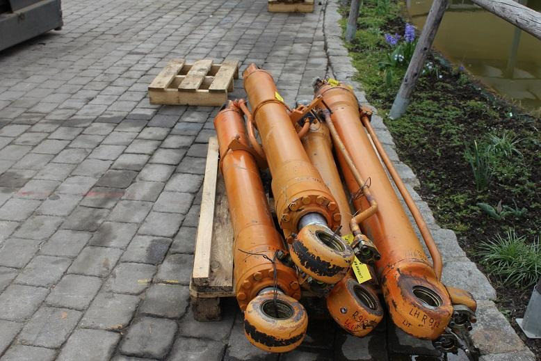 Liebherr R 912 LC LIT - Cilindro hidráulico para Maquinaria de construcción: foto 3 Liebherr R 912 LC LIT - Cilindro hidráulico para Maquinaria de construcción: foto 3