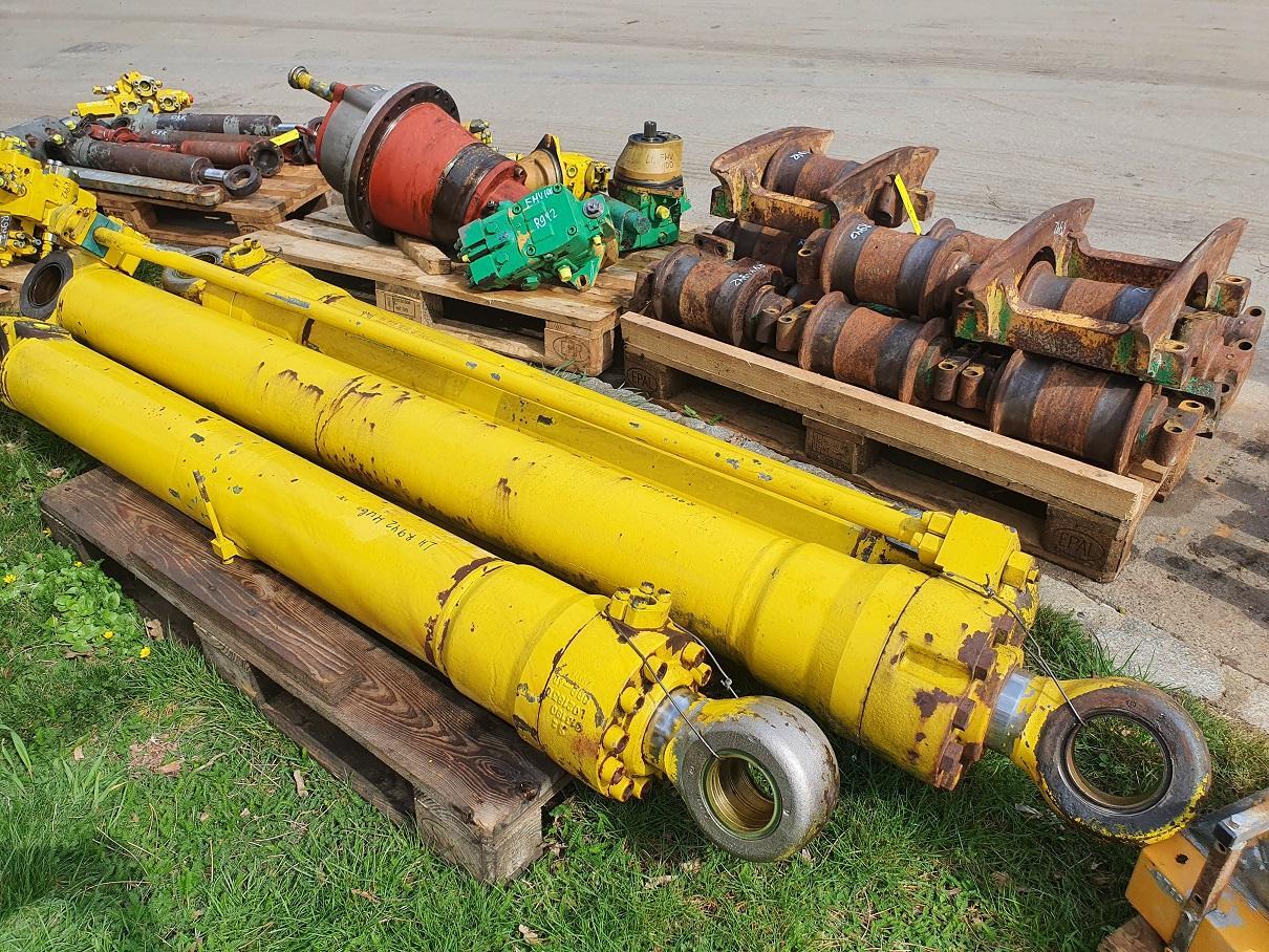 Liebherr R 942 - Cilindro hidráulico para Maquinaria de construcción: foto 1 Liebherr R 942 - Cilindro hidráulico para Maquinaria de construcción: foto 1