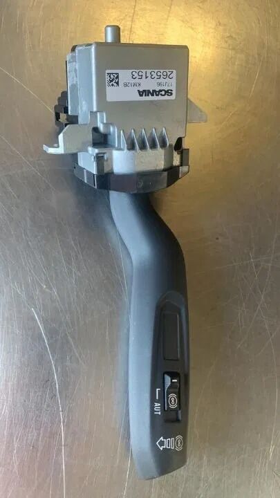 Scania PRZEŁĄCZNIK REFLEKTORÓW SYGNAŁÓW SKRĘTU CIĘŻARÓWKI 2653153   Scania truck - Conmutador en la columna de dirección para Camión: foto 1 Scania PRZEŁĄCZNIK REFLEKTORÓW SYGNAŁÓW SKRĘTU CIĘŻARÓWKI 2653153   Scania truck - Conmutador en la columna de dirección para Camión: foto 1