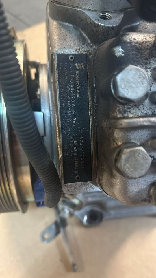 Sprężarka kompresor klimatyzacji Bock Eberspacher FKX40/470K 8862010000407 - Compresor de aire acondicionado para Camión: foto 4 Sprężarka kompresor klimatyzacji Bock Eberspacher FKX40/470K 8862010000407 - Compresor de aire acondicionado para Camión: foto 4