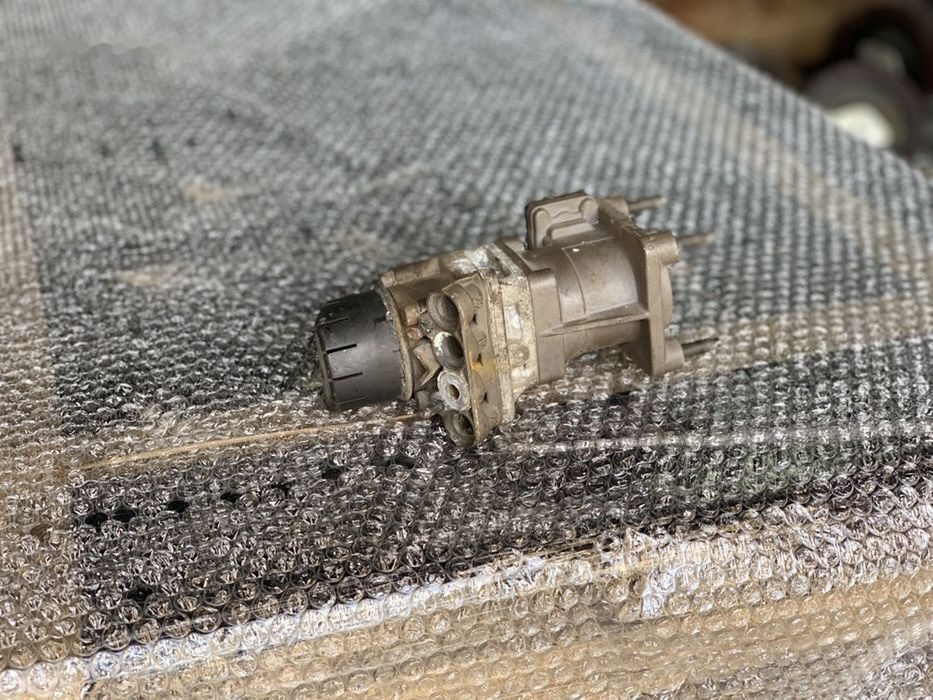 Zawór hamulcowy Oryginał Hurt K001428 Renault Magnum 440 DXI - Válvula para Camión: foto 2 Zawór hamulcowy Oryginał Hurt K001428 Renault Magnum 440 DXI - Válvula para Camión: foto 2