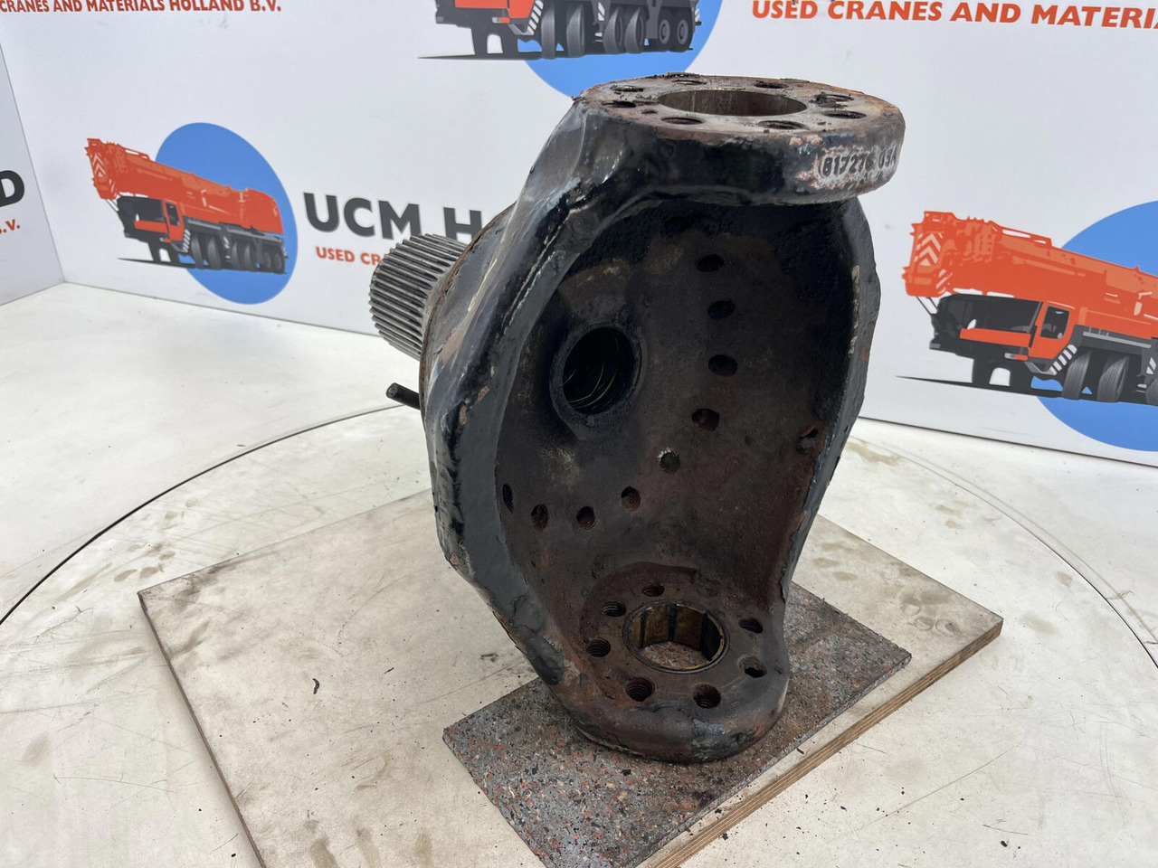 FAUN ATF 45-3 Steering knuckle 16 holes axle 3 - Mangueta para Autogrúa: foto 4 FAUN ATF 45-3 Steering knuckle 16 holes axle 3 - Mangueta para Autogrúa: foto 4